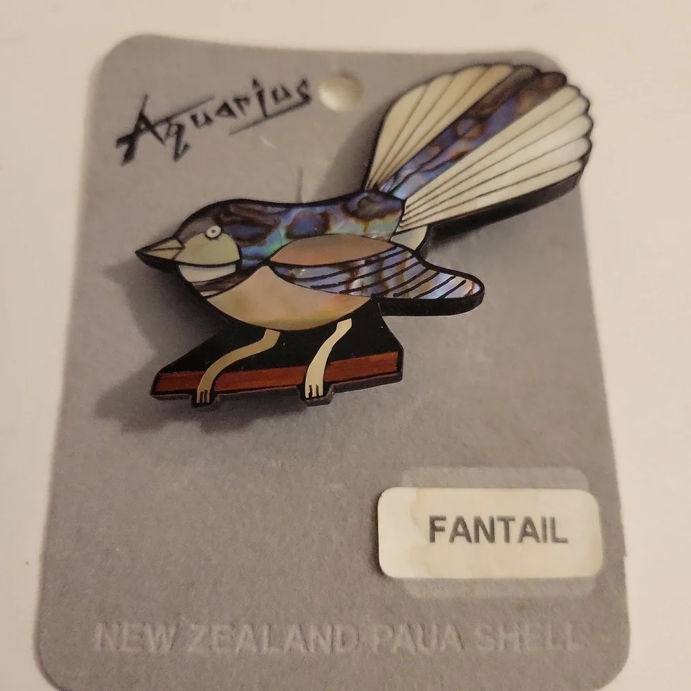 Vtg New Zealand Paua Shell & Abalone Fantail Bird Brooch